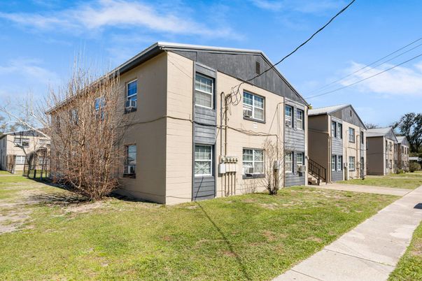 Exterior, Facade, Rowhouse