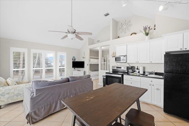 Interior, Kitchen, Living room, Stainless Steel Appliances