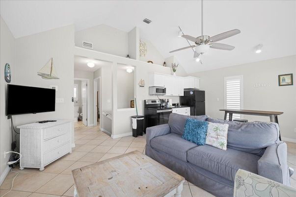 Interior, Kitchen, Living room, Stainless Steel Appliances