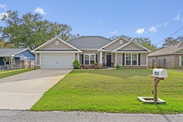 Attached, Exterior, Facade, Ranch
