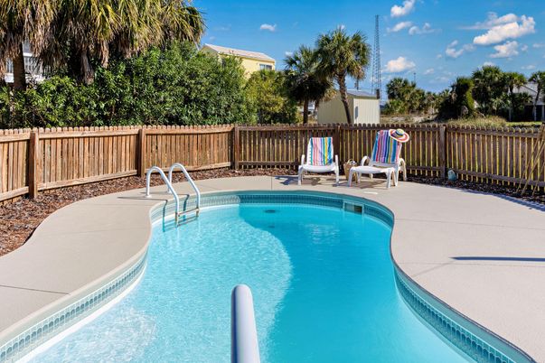 Exterior, Pool