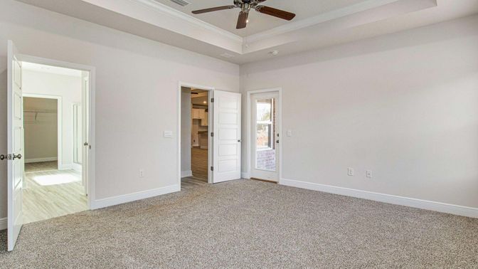Empty room, Interior