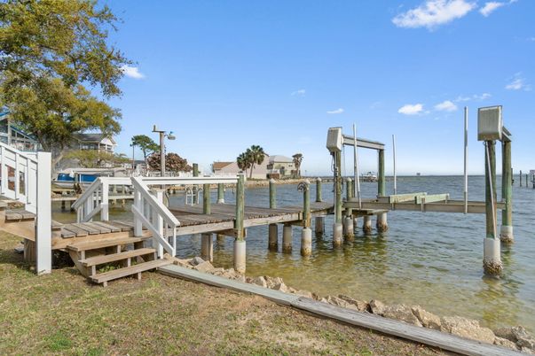 Exterior, Lake