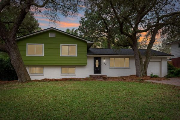 Attached, Exterior, Facade, Split Level