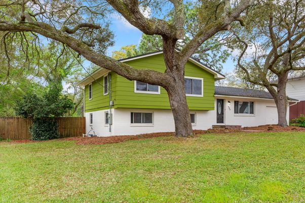 Backyard, Exterior, Facade, Split Level