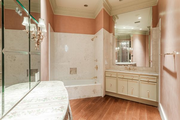 Bathroom, Interior, Recessed Lighting, Wood Texture Flooring