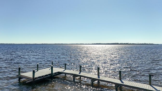 Exterior, Lake