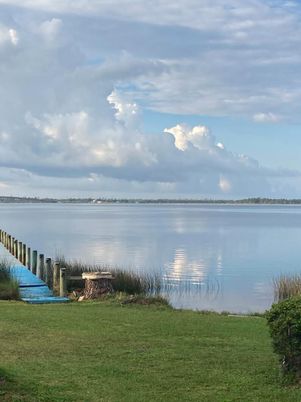 Exterior, Lake