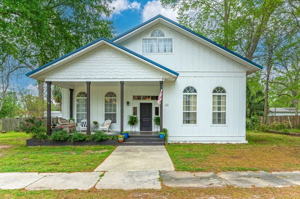 Exterior, Facade, Farmhouse