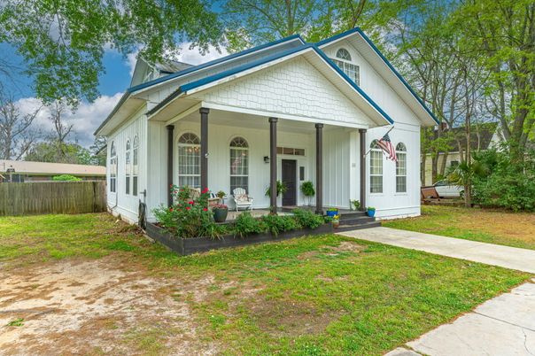 Exterior, Facade, Farmhouse