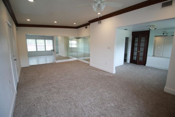 Empty room, Interior, Recessed Lighting