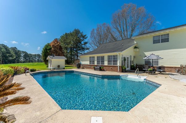 Exterior, Pool