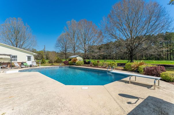 Exterior, Pool