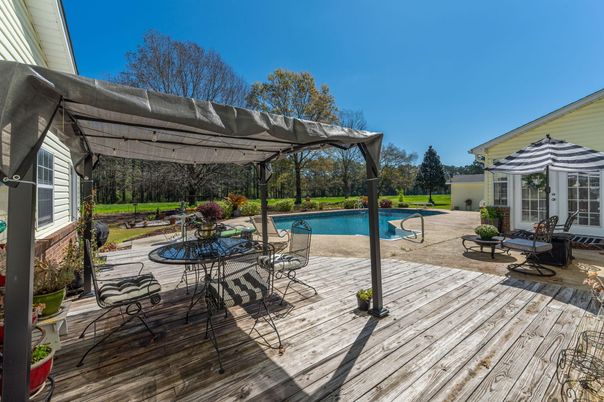 Exterior, Pool
