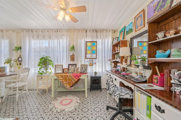 Home Office, Interior
