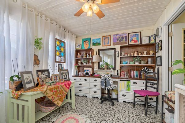 Home Office, Interior