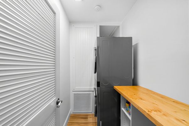 Interior, Washer, Wood Texture Flooring
