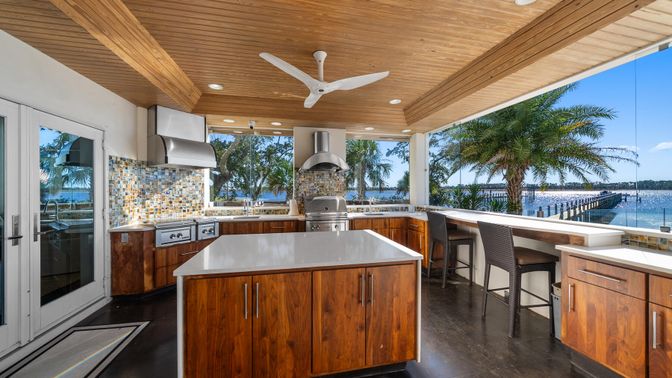 Exterior, Kitchen, Recessed Lighting, Water