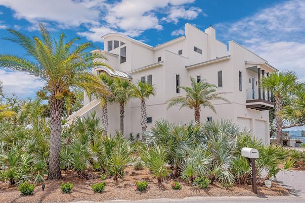 Exterior, Facade, Spanish Mediterranean