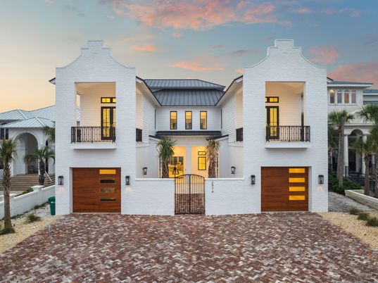 Attached, Exterior, Facade, Farmhouse