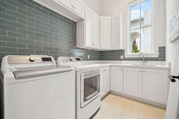 Interior, Washer, Wood Texture Flooring