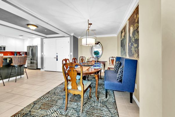 Dining room, Interior, Kitchen, Pendant Lights, Stainless Steel Appliances