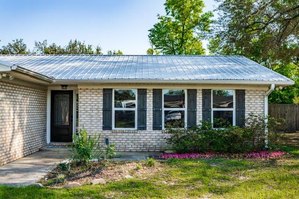 Exterior, Facade, Brick Facade, Ranch