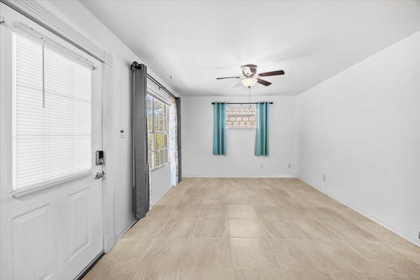 Empty room, Interior