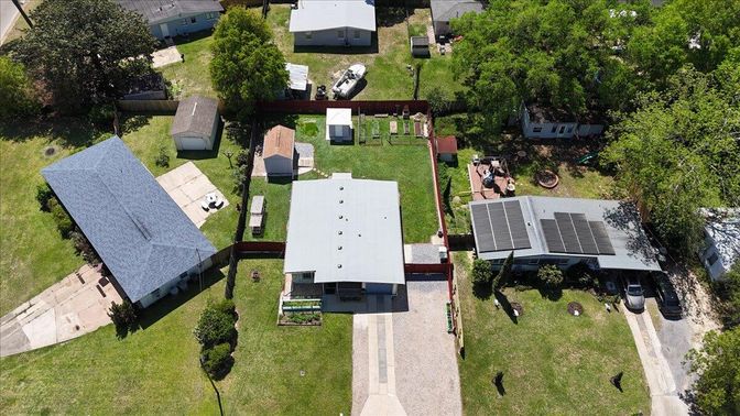 Exterior, Drone