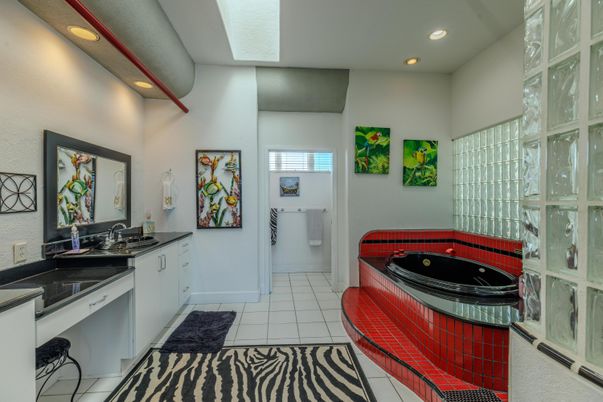 Bathroom, Interior, Recessed Lighting