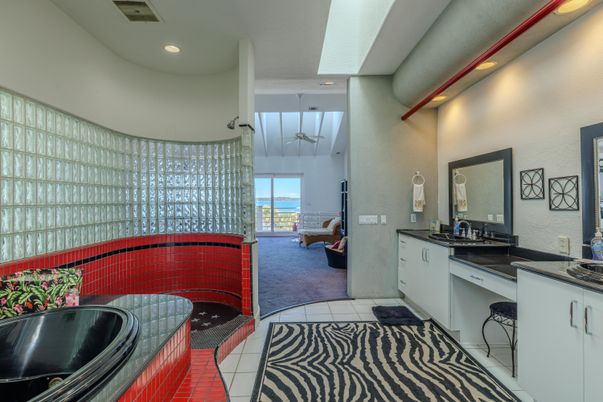 Bathroom, Dual Sink Vanities, Interior, Recessed Lighting, Water