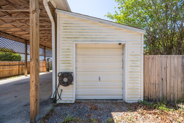 Detached Garage, Exterior