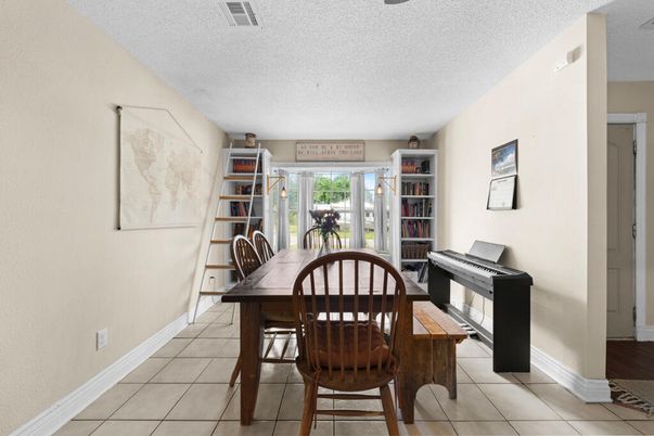 Dining room, Interior, Piano