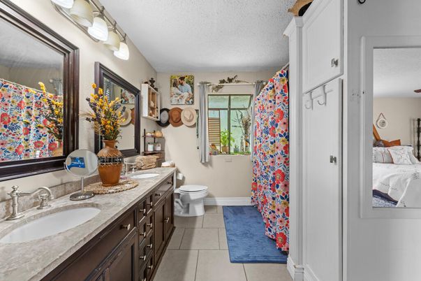 Bathroom, Bedroom, Dual Sink Vanities, Interior