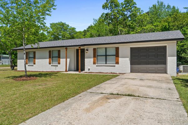 Attached, Exterior, Facade, Ranch