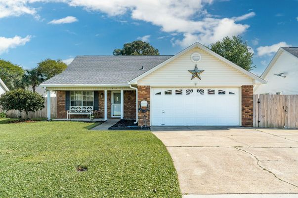 Attached, Exterior, Facade, Brick Facade, Ranch