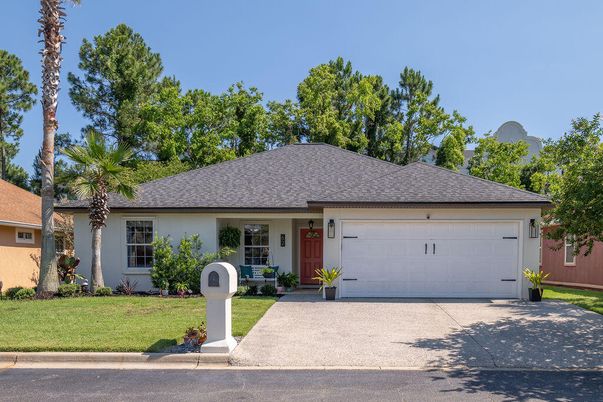 Attached, Exterior, Facade, Ranch