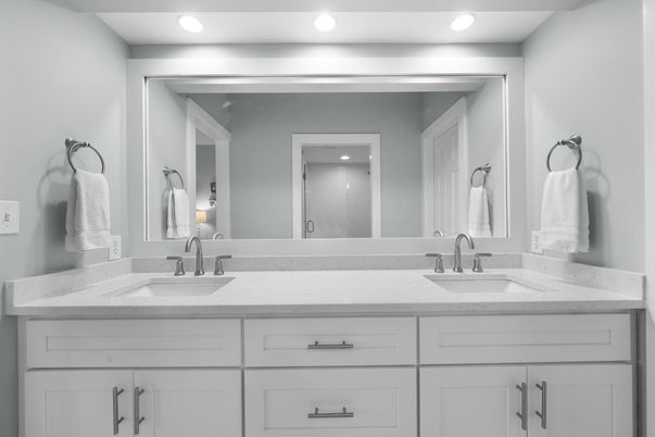 Bathroom, Dual Sink Vanities, Interior, Recessed Lighting