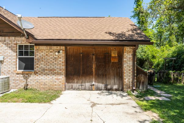 Detached Garage, Exterior