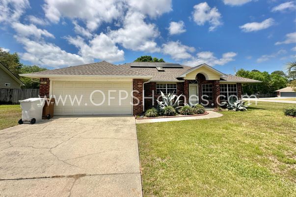 Attached, Exterior, Facade, Brick Facade, Ranch