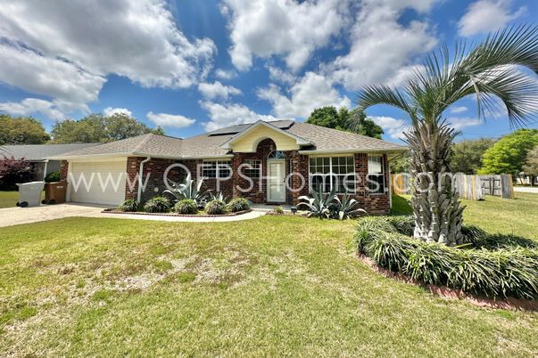 Attached, Backyard, Exterior, Facade, Brick Facade, Ranch