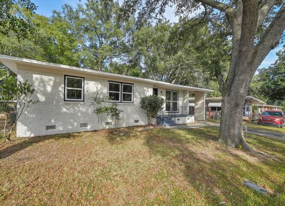 Backyard, Exterior, Facade, Ranch