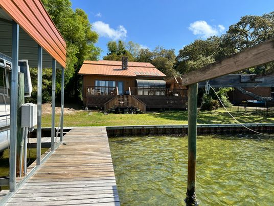 Exterior, Lake
