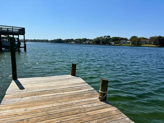 Exterior, Lake