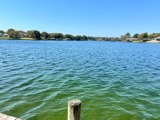 Exterior, Lake