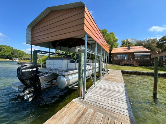 Exterior, Lake