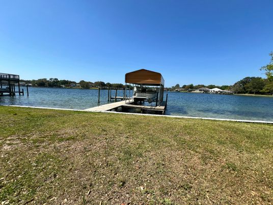 Exterior, Lake