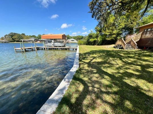 Exterior, Lake