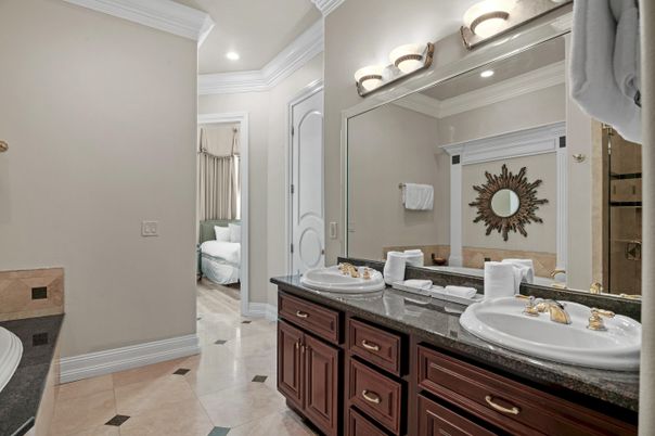 Bathroom, Dual Sink Vanities, Interior, Recessed Lighting