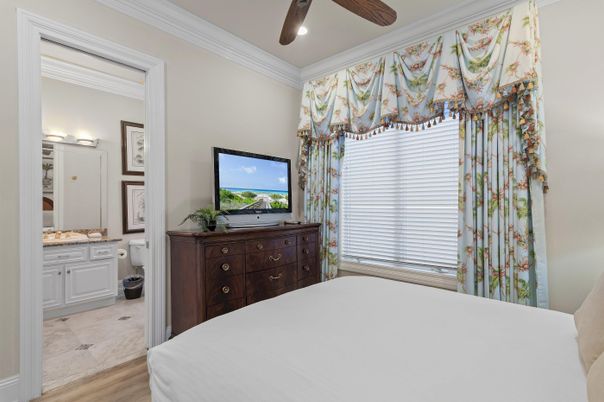 Bathroom, Bedroom, Interior, Recessed Lighting, Wood Texture Flooring